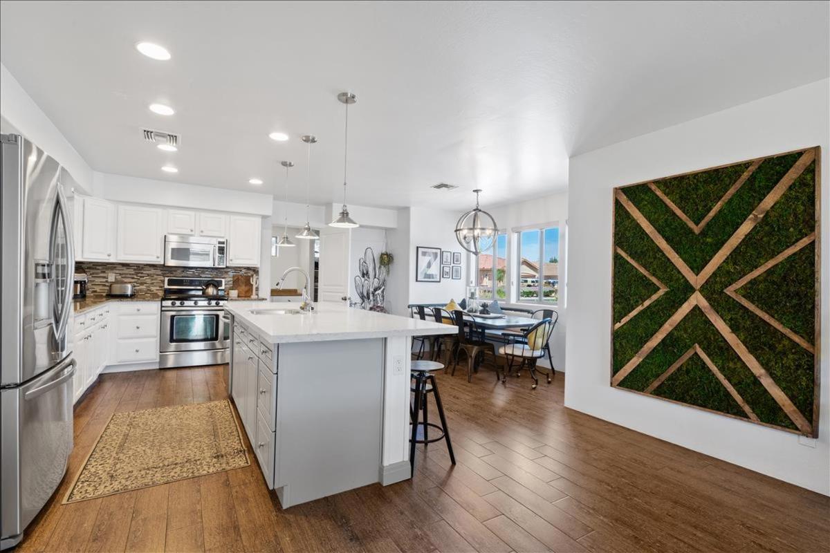 5 Bedroom 4 Bath Boutique Home Premium Location + Heated Pool Option Glendale Bagian luar foto
